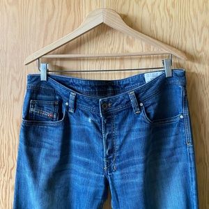 DIESEL Men’s Straight leg jeans- PERFECTLY AGED